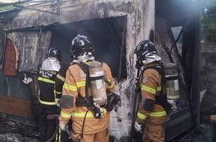 Incêndio foi registrado em um espaço de lazer na zona Leste. (Foto: Reprodução/ Ascom)