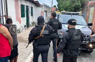 Mãe e filho são presos em operação contra facções na zona Norte de Teresina. (Foto: Divulgação/ PC-PI)