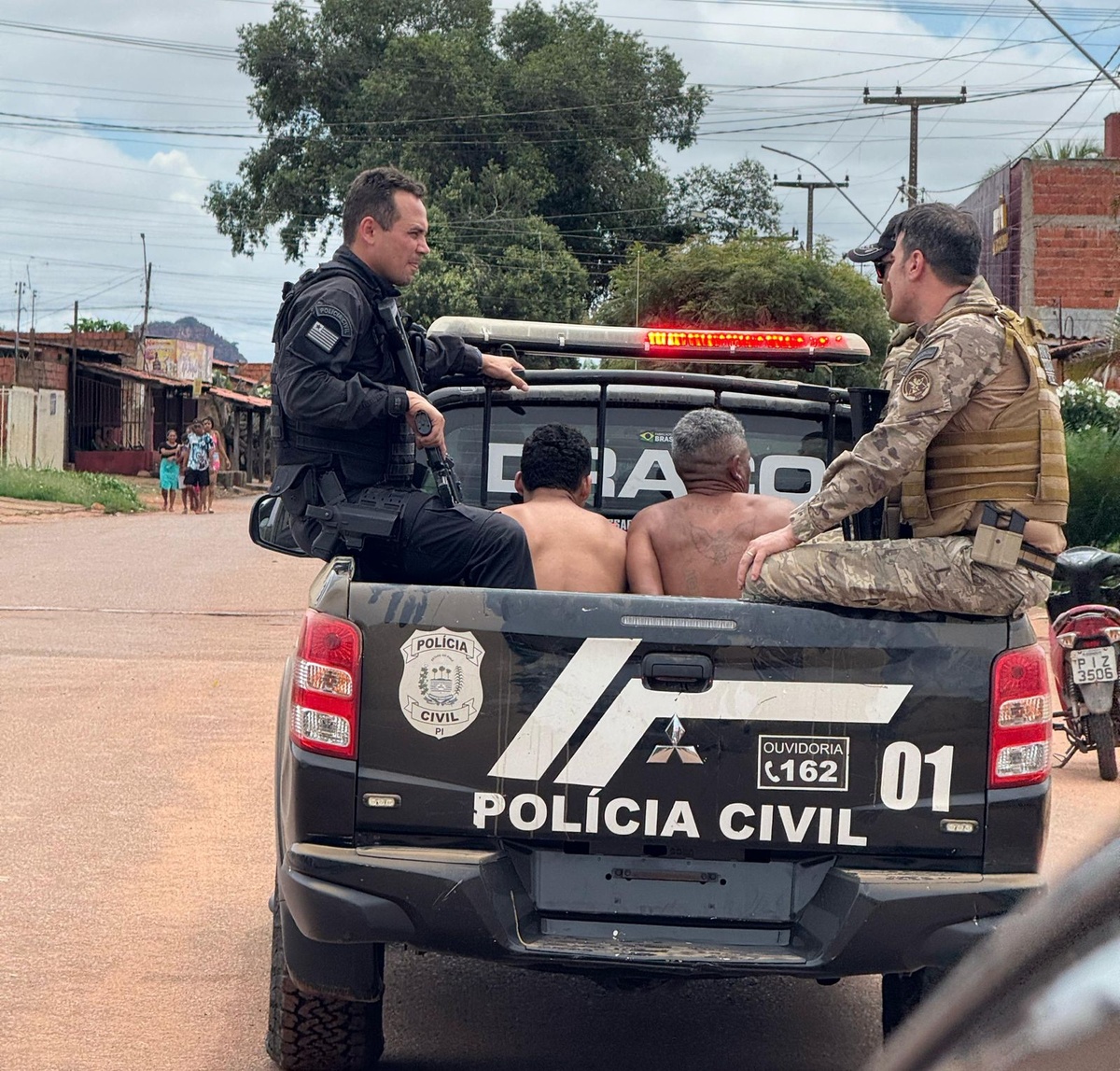 Megaoperação termina com presos, drogas, armas e dinheiro apreendidos no Piauí.