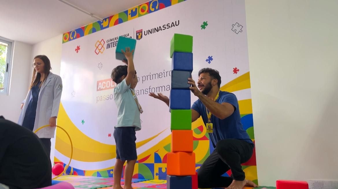 Programa oferece 100 bolsas EaD para autistas e mães atípicas.