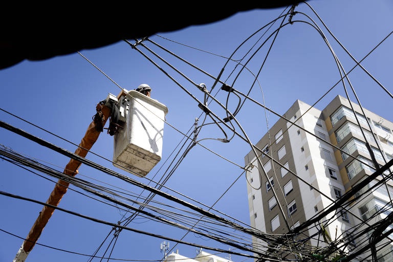 Projeto aumenta penas para furto, roubo e receptação de cabos de energia.