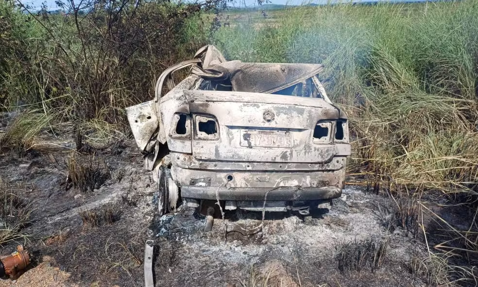 Quatro piauienses morrem em acidente com carro em chamas na Bahia.