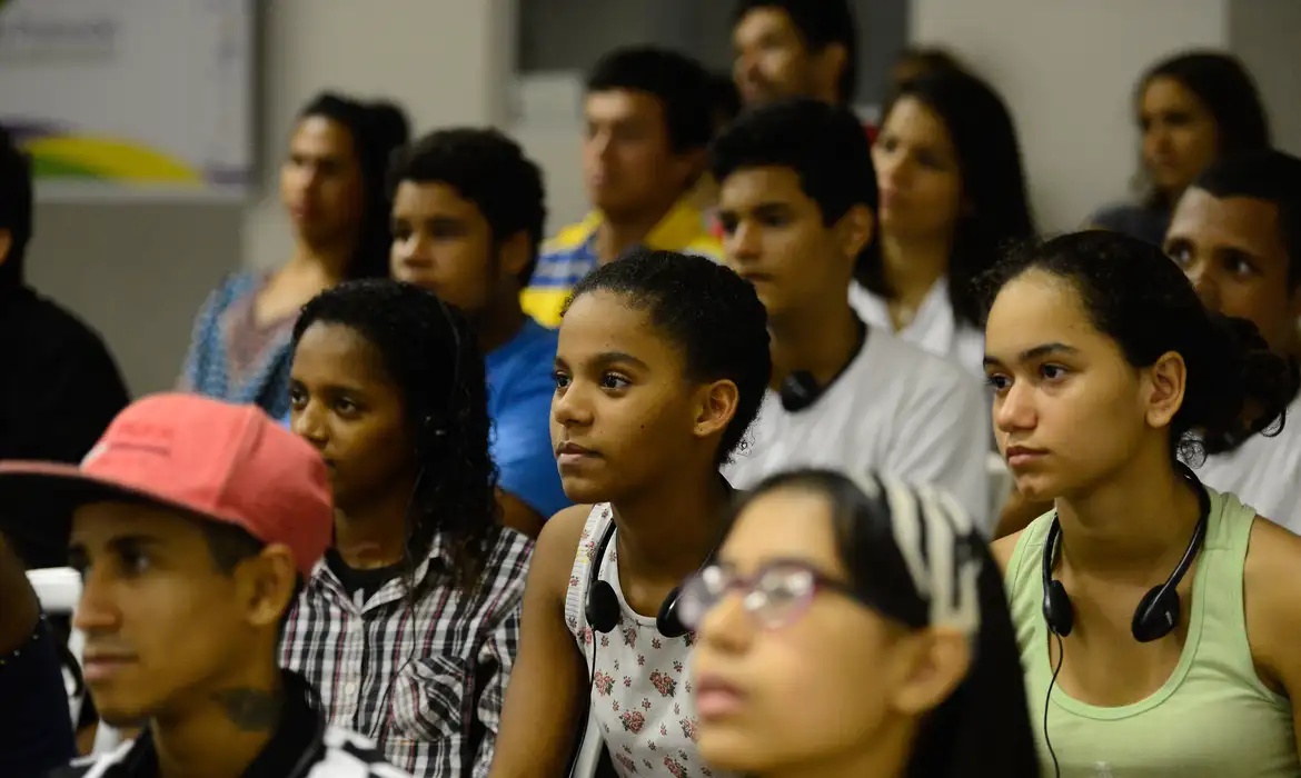 Teresina vai criar Fundo da Juventude para financiar projetos e ações sociais.