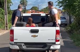 Suspeito é preso e drogas são apreendidas durante operação policial em Altos. (Foto: Divulgação/ PC-PI)
