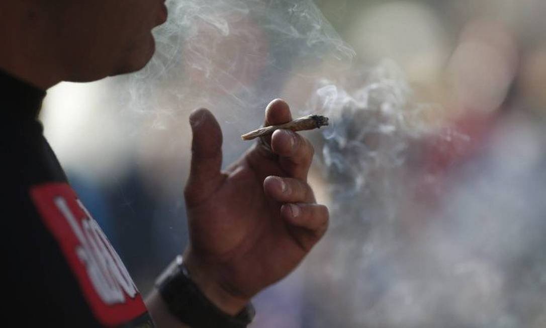 Com 1,2 milhão de usuários, país enfrenta crescente problema com a droga.
