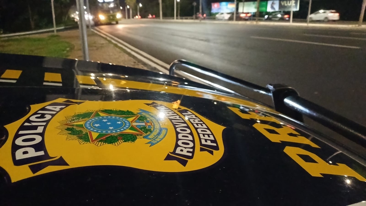 Homem com mandato de prisão e sinais de embriagues é preso pela PRF em Teresina.