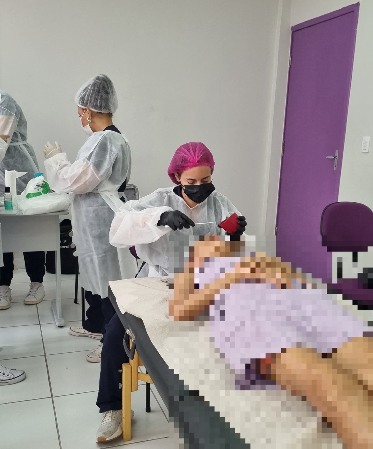 Mulheres atendidas da  Casa da Mulher Brasileira, tem dia de bebelza.