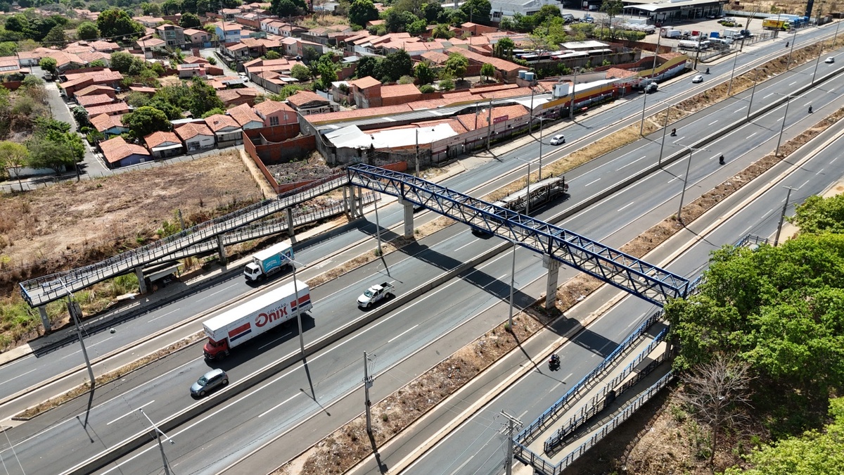Mais de 30 bairros da Zona Sul de Teresina ficam sem água durante reparo em adutora.
