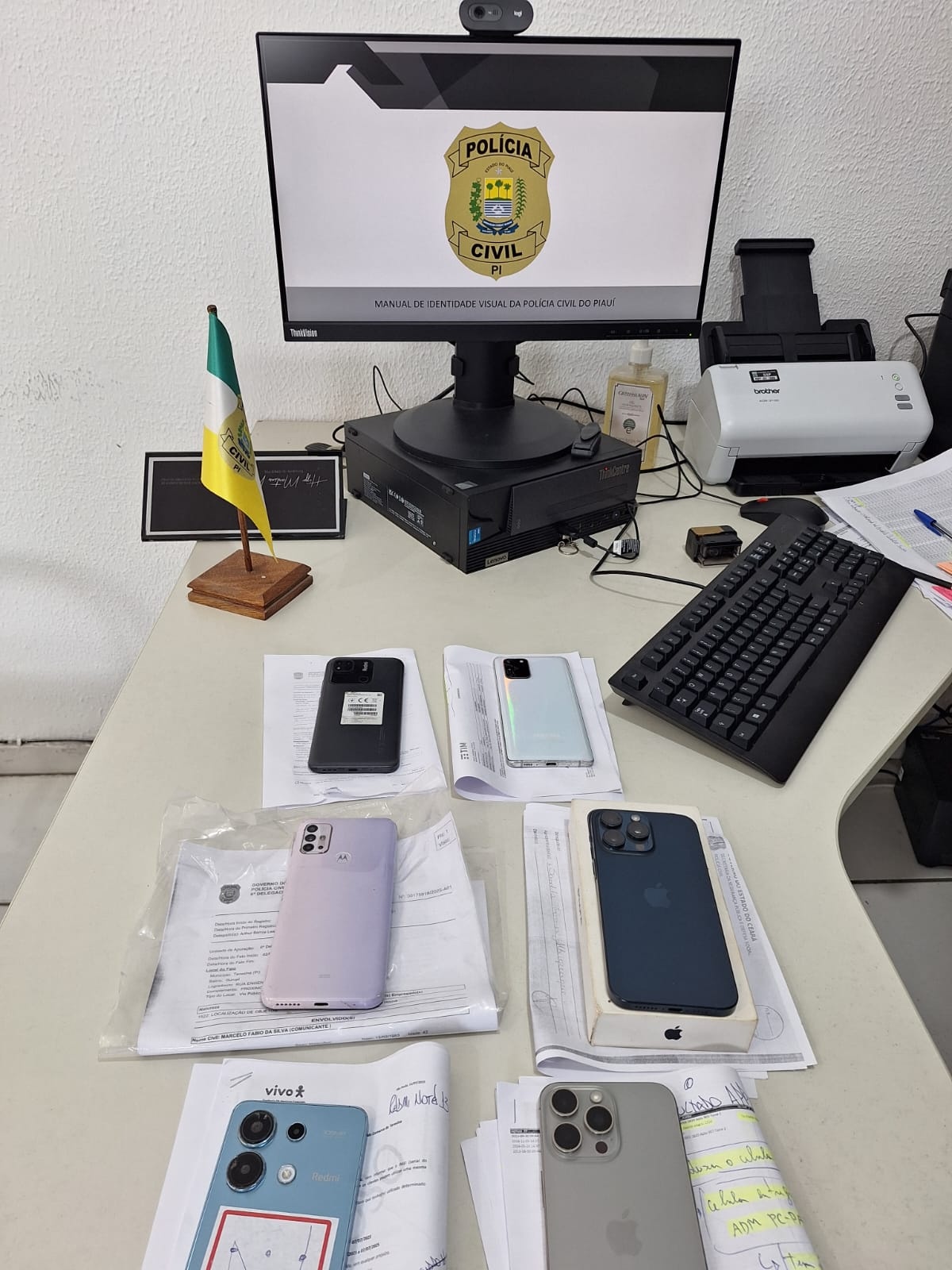 Os celulares localizados estão sendo devolvidos aos seus proprietários.