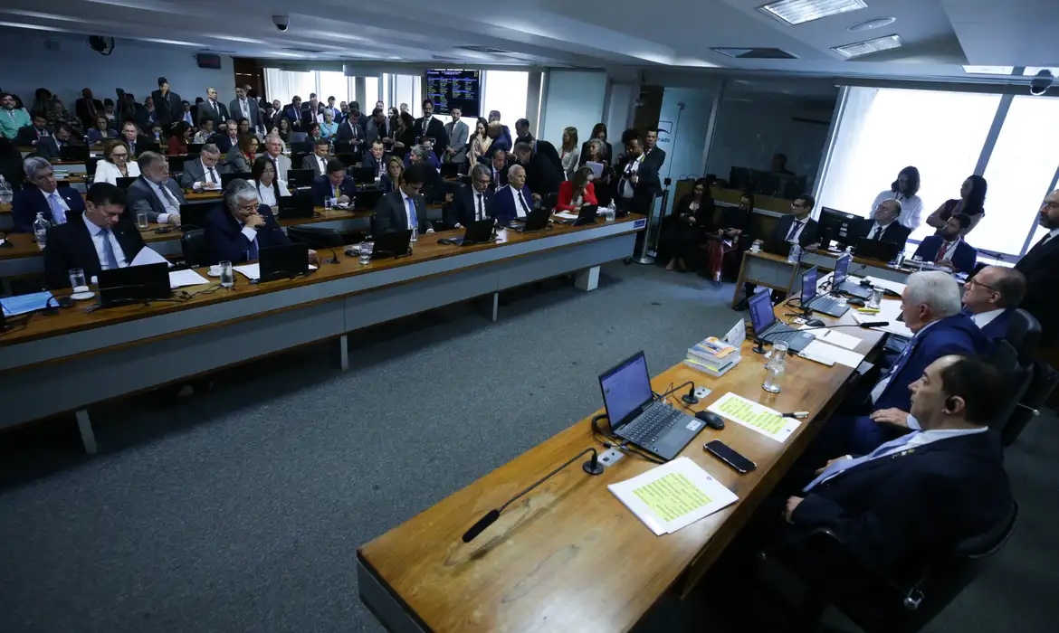 Proposta foi aprovada por ampla maioria na Câmara, com 353 votos.