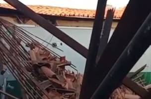 Teto de escola desaba pela segunda vez em Piripiri. (Foto: Reprodução/ Redes Sociais)