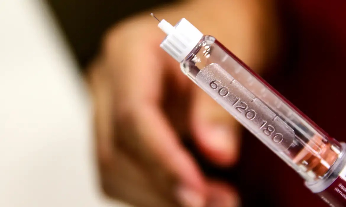 Anvisa determina apreensão de canetas emagrecedoras e outros produtos vendidos pela internet.