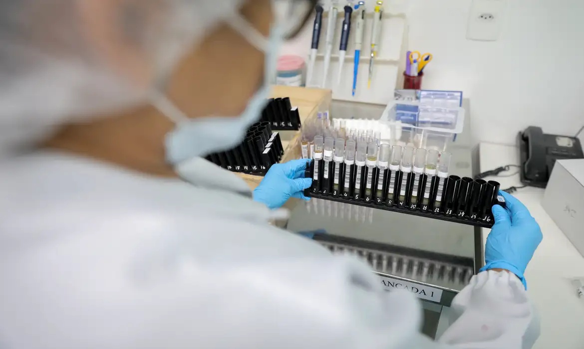 Anvisa libera testes em humanos de vacina brasileira contra malária.