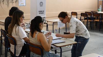 Cada turno é considerado uma eleição independente.