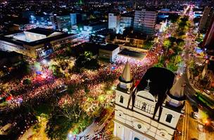 Com bandeiras e cartazes, manifestantes fazem ato em apoio a Lula em Teresina. (Foto: Reprodução/ Ascom)