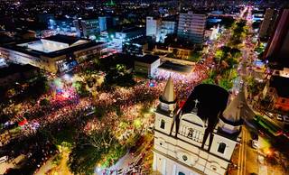 Com bandeiras e cartazes, manifestantes fazem ato em apoio a Lula em Teresina