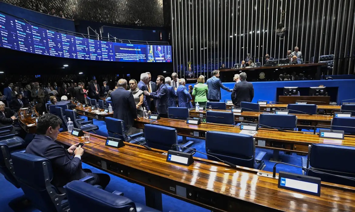 Congresso promulga PEC do fim da escala 6x1 nesta sexta (16).