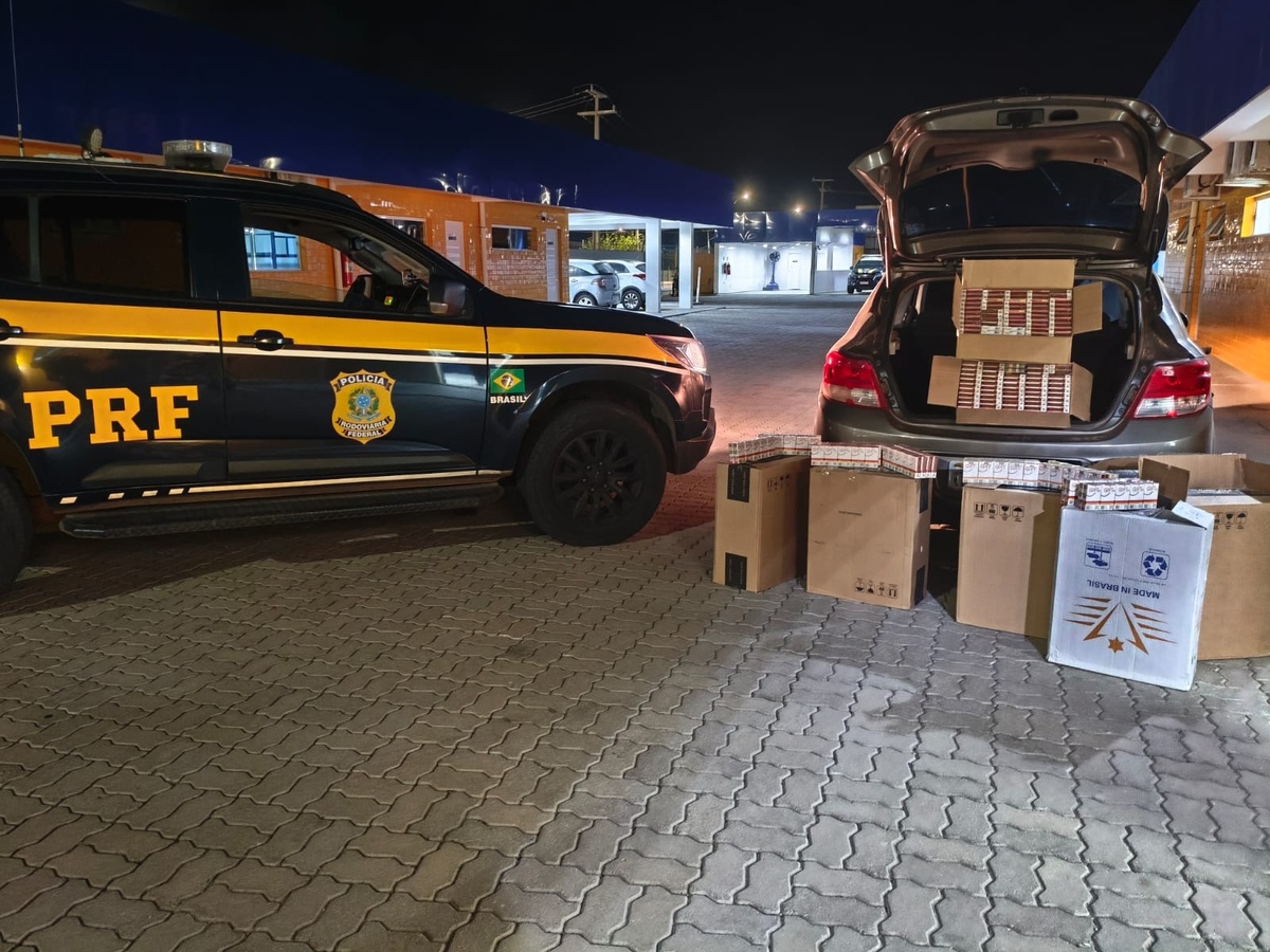 PRF apreende 4 mil maços de cigarros sem nota fiscal no litoral do Piauí.