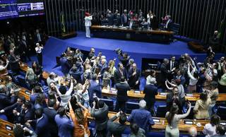 Senadores do Piauí votam a favor do fim da escala 6x1