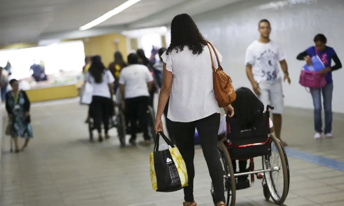 Pessoas com deficiência.
