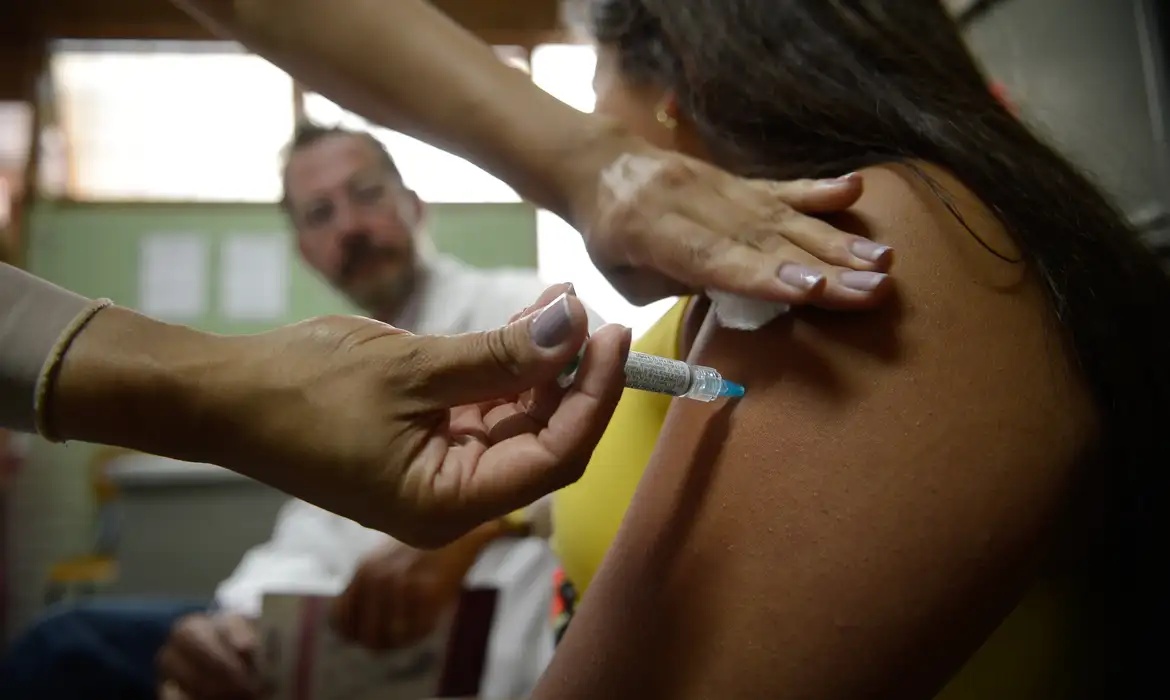 Vacinação contra a gripe e Covid.