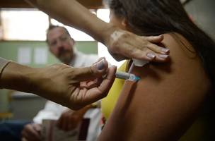 Vacinação contra a gripe e Covid. (Foto: Reprodução/ Agência Brasil)